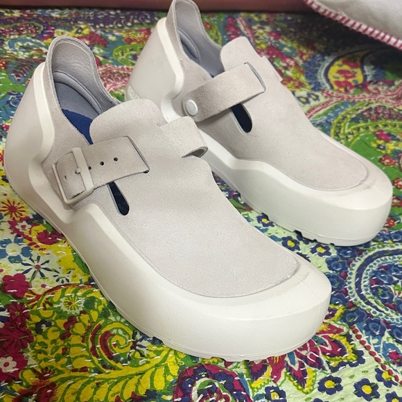 Birkenstock Shoes - Birkenstock Reykjavik shoes in the Antique White colorway,